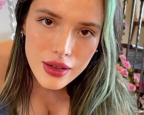 Bella Thorne singing on Instagram 2