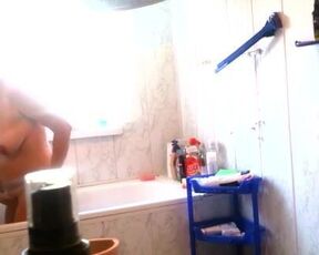 HCM Mom in Bathtub Masturbation