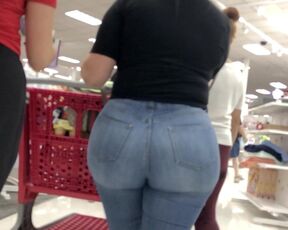 Massive butt Latina in jeans with sandals pt. 2