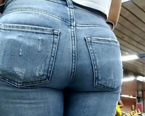 Loira bunda deliciosa no jeans Nice big ass blonde in jeans