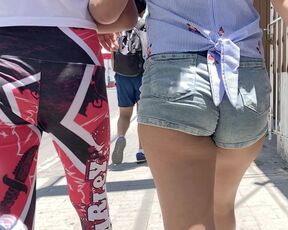 Delicious Teen Ass Walking . Shorts Jeans