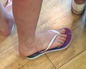 Candid brazilian teen feet in flip flops