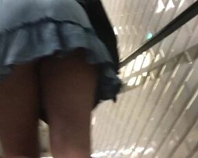 Upskirt subway in paris