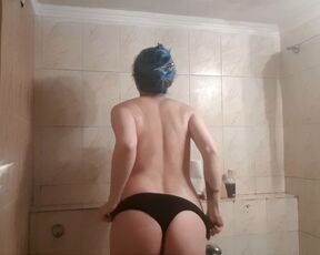 Voyeur shower blue hair girl!