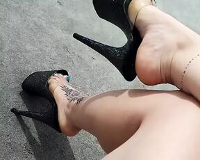 MILF wants you to lick her feet