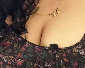 Desi Indian geetahousewife big natural boobs