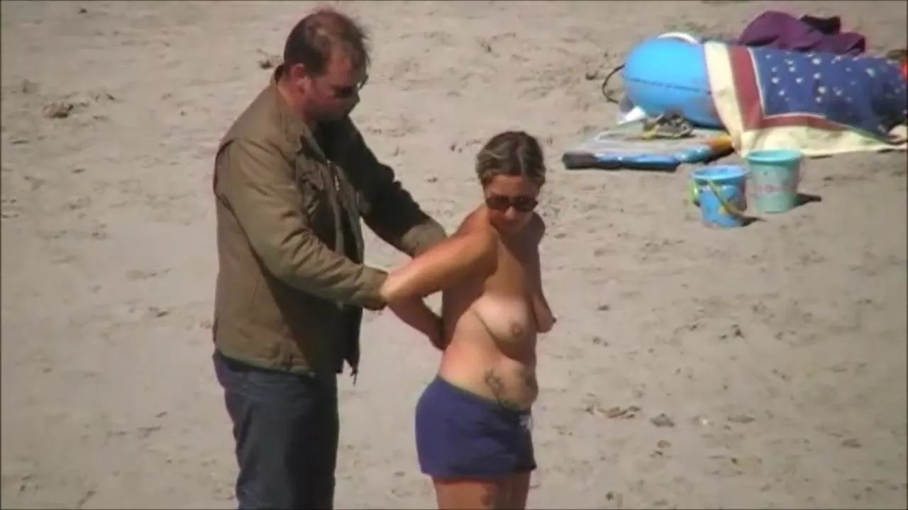 German milf on french beach spy afbeelding