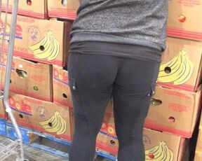 Milf in black leggings