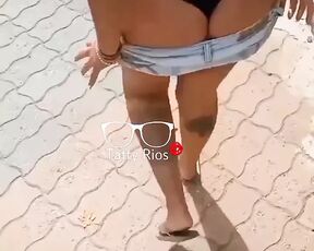 showing my ass outdoors - Tatty Rios