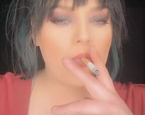 Bella smoking fetish