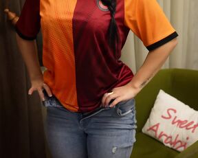 horny Jasmine celebrates galatasaray victory in front of her fan on webcam - jasmine sweetarabic