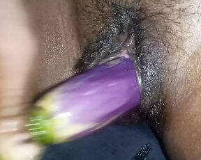 Neetu bhabhi fucking itself with Brinjal